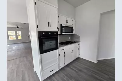 217 W Heard Street, Cleburne, TX 76033 - Photo 9