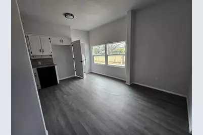 217 W Heard Street, Cleburne, TX 76033 - Photo 5