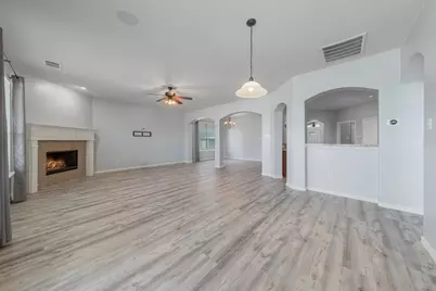 5541 Grenada Drive, Fort Worth, TX 76119 - Photo 13