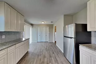 360 Blairwood Dr, Fort Worth, TX 76134 - Photo 5