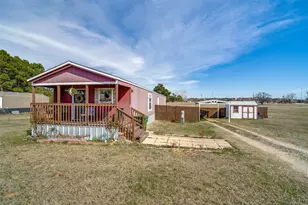 212 Farmhouse Rd, Springtown, TX 76082 - Photo 11