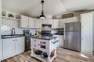 212 Farmhouse Rd, Springtown, TX 76082 - Photo 5