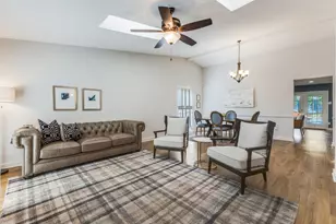 10819 Wallbrook Dr, Dallas, TX 75238 - Photo 17