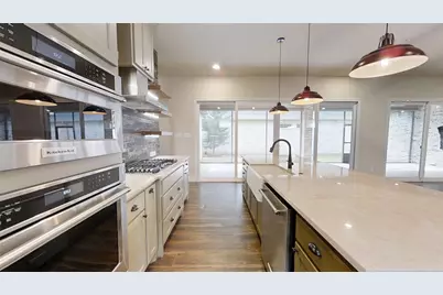 2405 Vineyard Drive, Granbury, TX 76048 - Photo 9