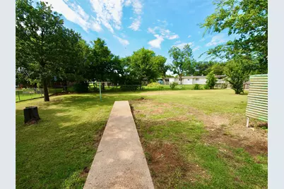 1441 Brazos Street, Graham, TX 76450 - Photo 29
