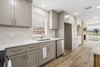 1510 Finley Road, Irving, TX 75062 - Photo 7