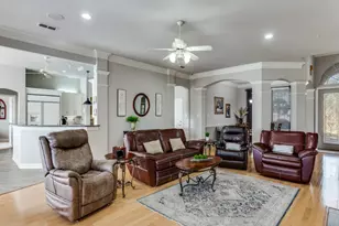 405 Shenandoah Dr, Burleson, TX 76028 - Photo 5