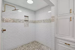 2125 Valleydale Dr, Arlington, TX 76013 - Photo 5