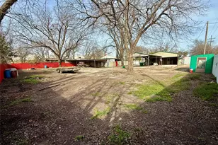 313 E 9th St, Clifton, TX 76634 - Photo 13