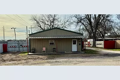 313 E 9th Street, Clifton, TX 76634 - Photo 5