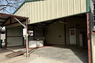 313 E 9th St, Clifton, TX 76634 - Photo 11