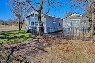 600 E Nelson St, Bowie, TX 76230 - Photo 7