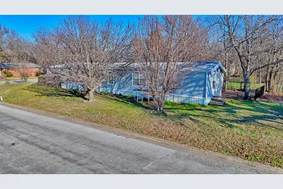 600 E Nelson Street, Bowie, TX 76230 - Photo 3