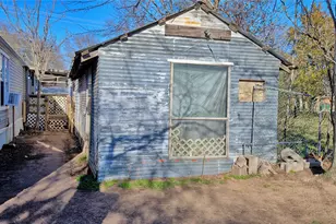 600 E Nelson St, Bowie, TX 76230 - Photo 23