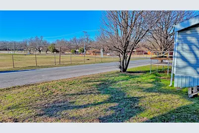 600 E Nelson Street, Bowie, TX 76230 - Photo 9