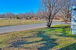 600 E Nelson St, Bowie, TX 76230 - Photo 9