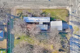 600 E Nelson St, Bowie, TX 76230 - Photo 29