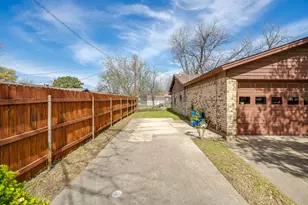 308 Thompson Ct, Saginaw, TX 76179 - Photo 37