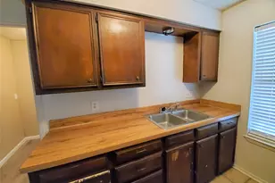 1002 Mulkey Ln, Denton, TX 76209 - Photo 7