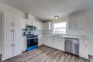 140 Terri Dr, Collinsville, TX 76233 - Photo 7