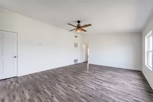 140 Terri Dr, Collinsville, TX 76233 - Photo 9