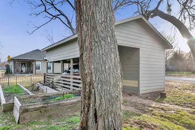 201 E Walker Street, Denison, TX 75021 - Photo 19