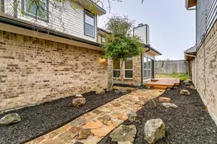 2106 Avignon Dr, Carrollton, TX 75007 - Photo 3