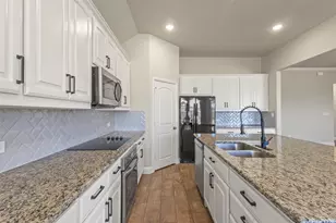 104 Colonial Dr, Joshua, TX 76058 - Photo 13