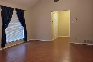 718 Red Oak Dr, Lewisville, TX 75067 - Photo 3