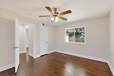 2404 Bentley Avenue, Dallas, TX 75211 - Photo 7