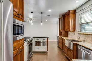 1404 Ravenwood Dr, Arlington, TX 76013 - Photo 5