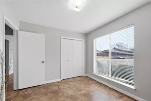 2621 Summertree Dr, Carrollton, TX 75006 - Photo 15