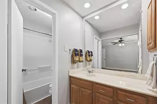 2621 Summertree Dr, Carrollton, TX 75006 - Photo 13