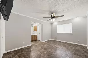 2621 Summertree Dr, Carrollton, TX 75006 - Photo 11