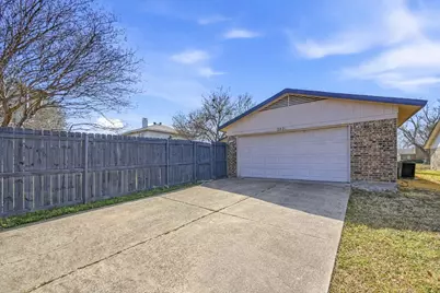 2621 Summertree Drive, Carrollton, TX 75006 - Photo 19
