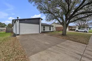7449 Sandhurst Ln S, North Richland Hills, TX 76182 - Photo 3