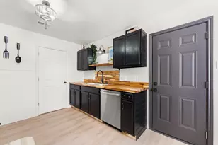 206 N Holloway St, Cleburne, TX 76033 - Photo 9