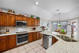 6905 Herman Jared Dr, North Richland Hills, TX 76182 - Photo 13