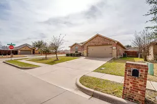 1349 Broadmoor Dr, Burleson, TX 76028 - Photo 35