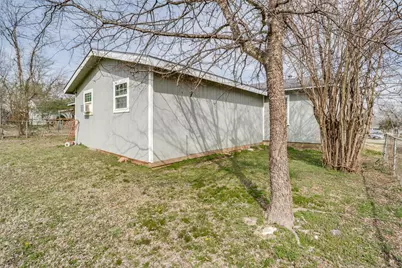 901 Park Street, Greenville, TX 75401 - Photo 17