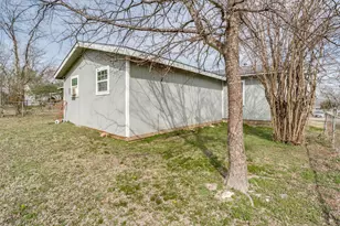 901 Park St, Greenville, TX 75401 - Photo 17