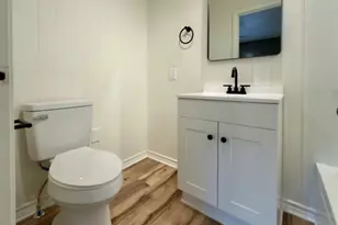 305 W Bryant St, Elm Mott, TX 76640 - Photo 9