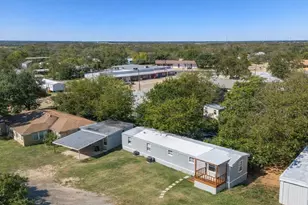 309 W Bryant St, Elm Mott, TX 76640 - Photo 3