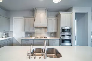 2708 Pointview Ct, Lewisville, TX 75067 - Photo 11