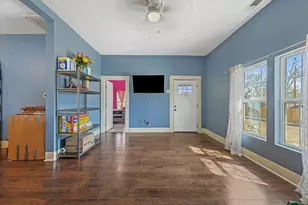 607 E 8th St, Kemp, TX 75143 - Photo 5