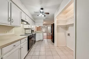 1817 Crooked Ln, Fort Worth, TX 76112 - Photo 15