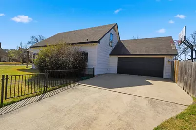 2401 Colcord Avenue, Waco, TX 76707 - Photo 19