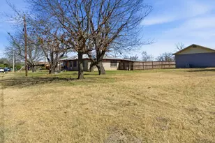 504 N Hall St, Hamilton, TX 76531 - Photo 5