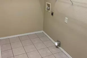 208 Bobbie Ann Ct, Granbury, TX 76049 - Photo 9