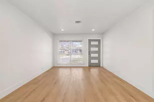 1010 Noble Ave, Carrollton, TX 75006 - Photo 5